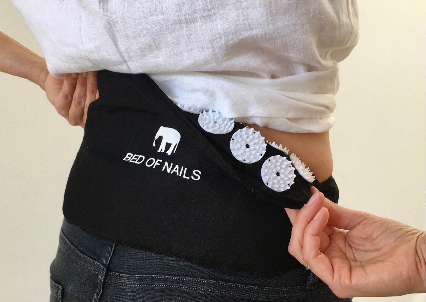 bed of nails | acupressure strap black